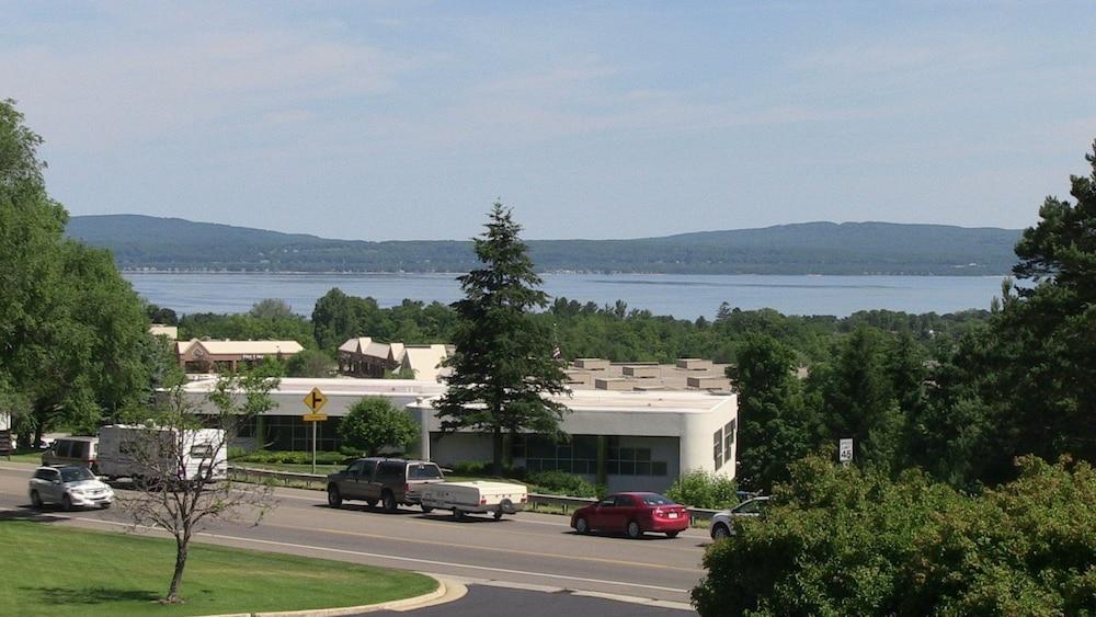 Motel Baymont By Wyndham Petoskey Exterior foto