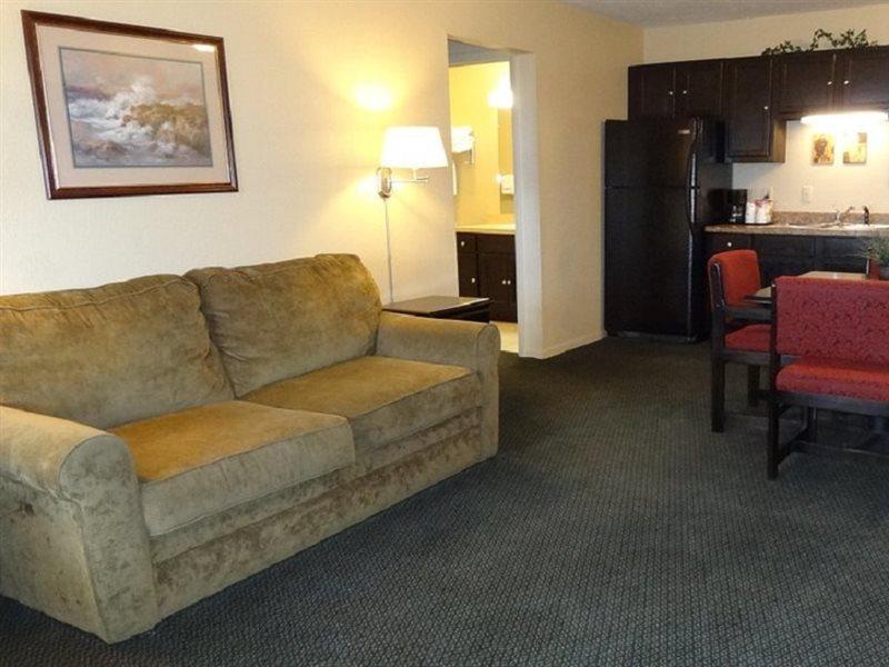 Motel Baymont By Wyndham Petoskey Exterior foto