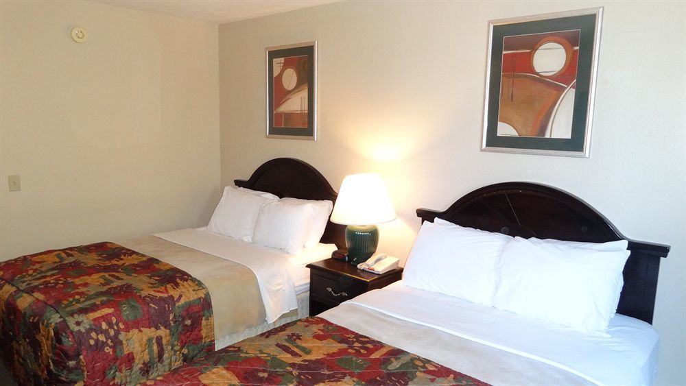 Motel Baymont By Wyndham Petoskey Exterior foto