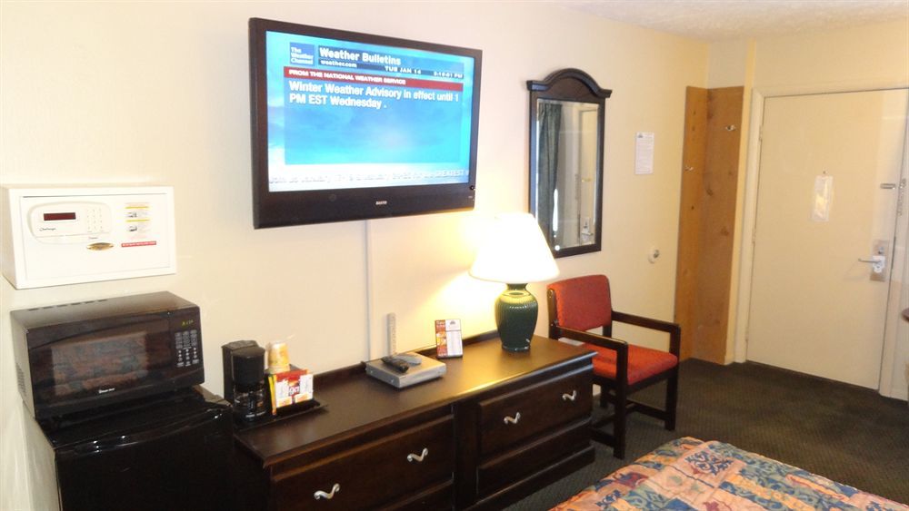 Motel Baymont By Wyndham Petoskey Exterior foto