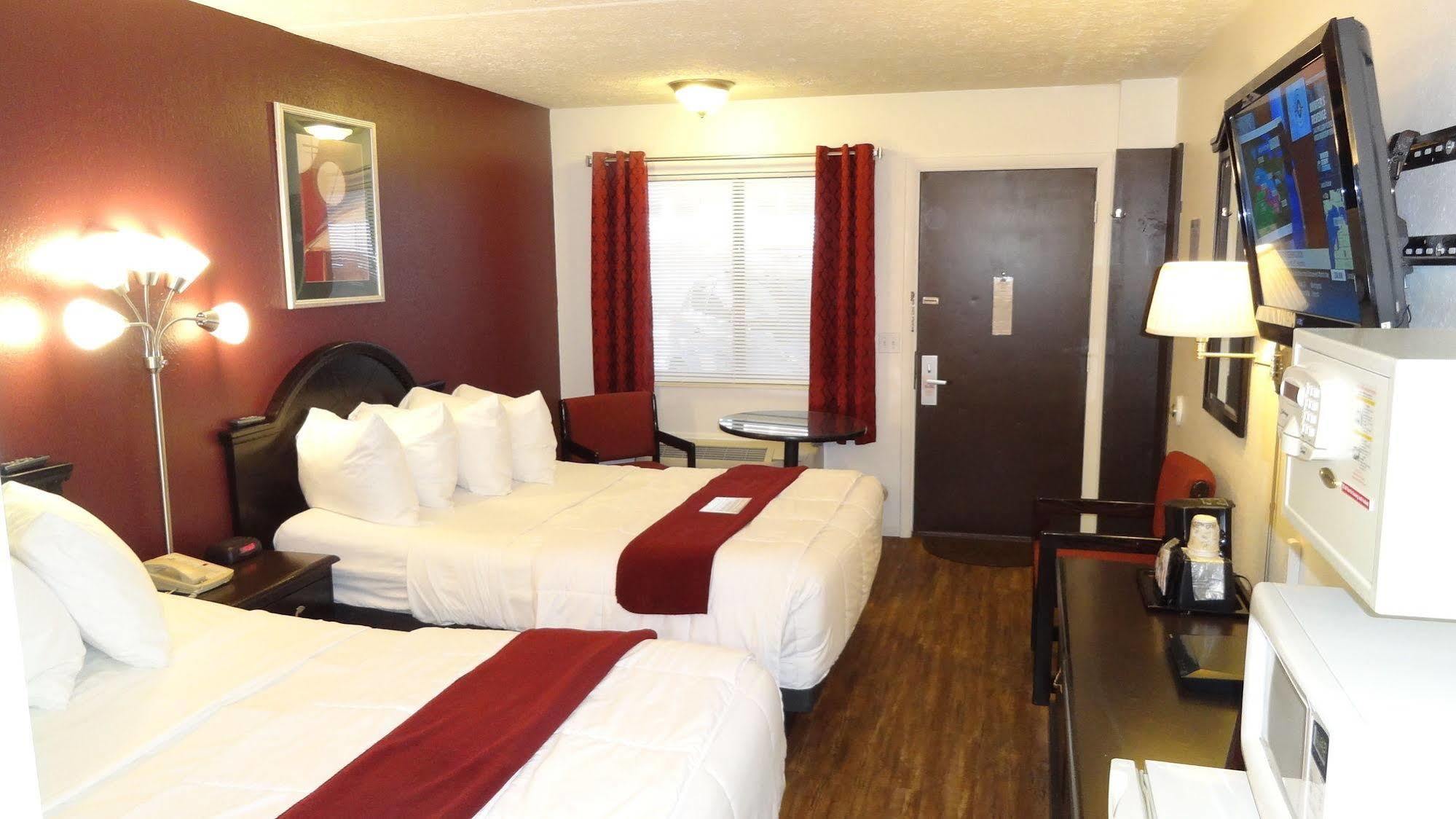Motel Baymont By Wyndham Petoskey Exterior foto