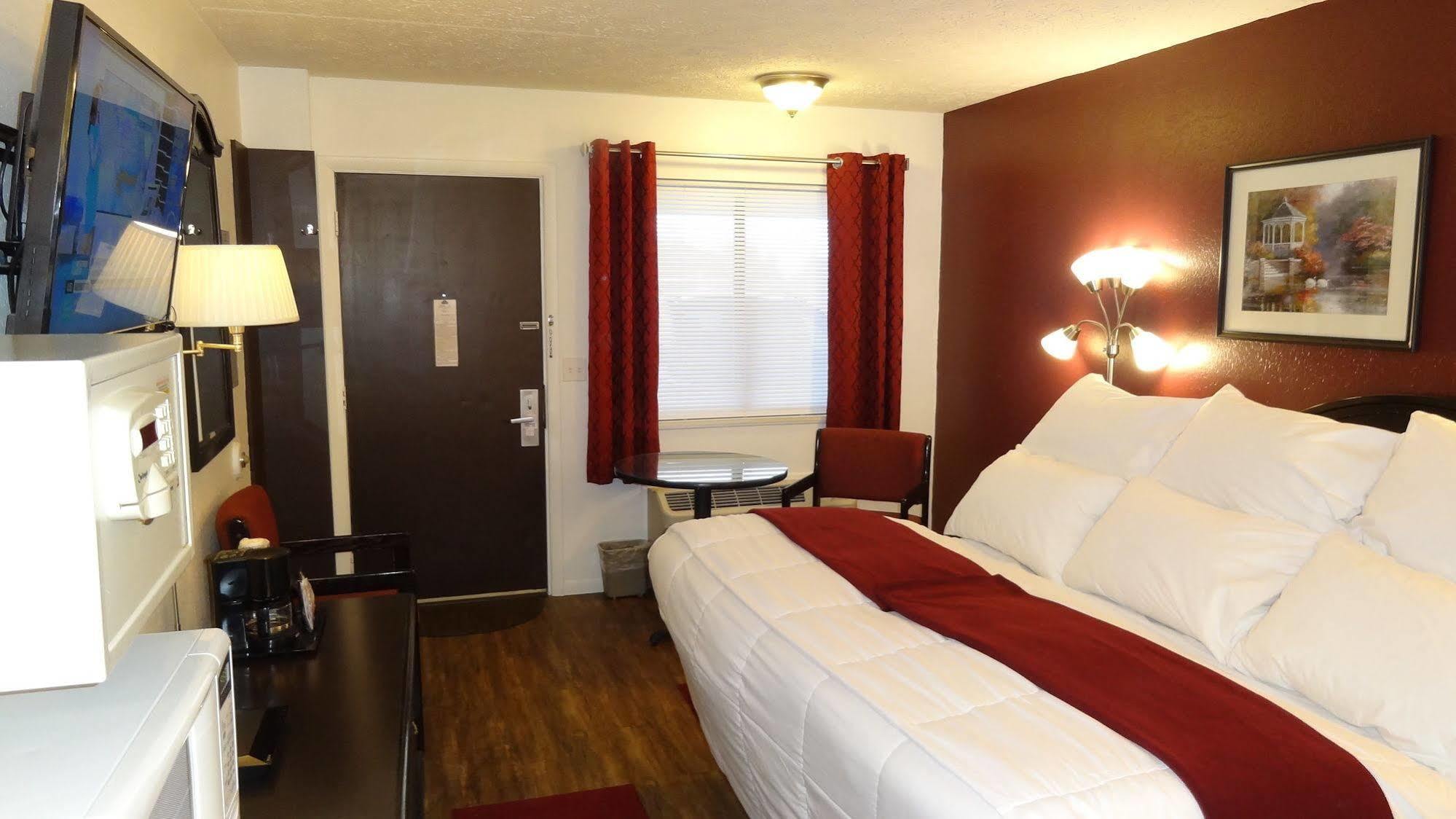 Motel Baymont By Wyndham Petoskey Exterior foto