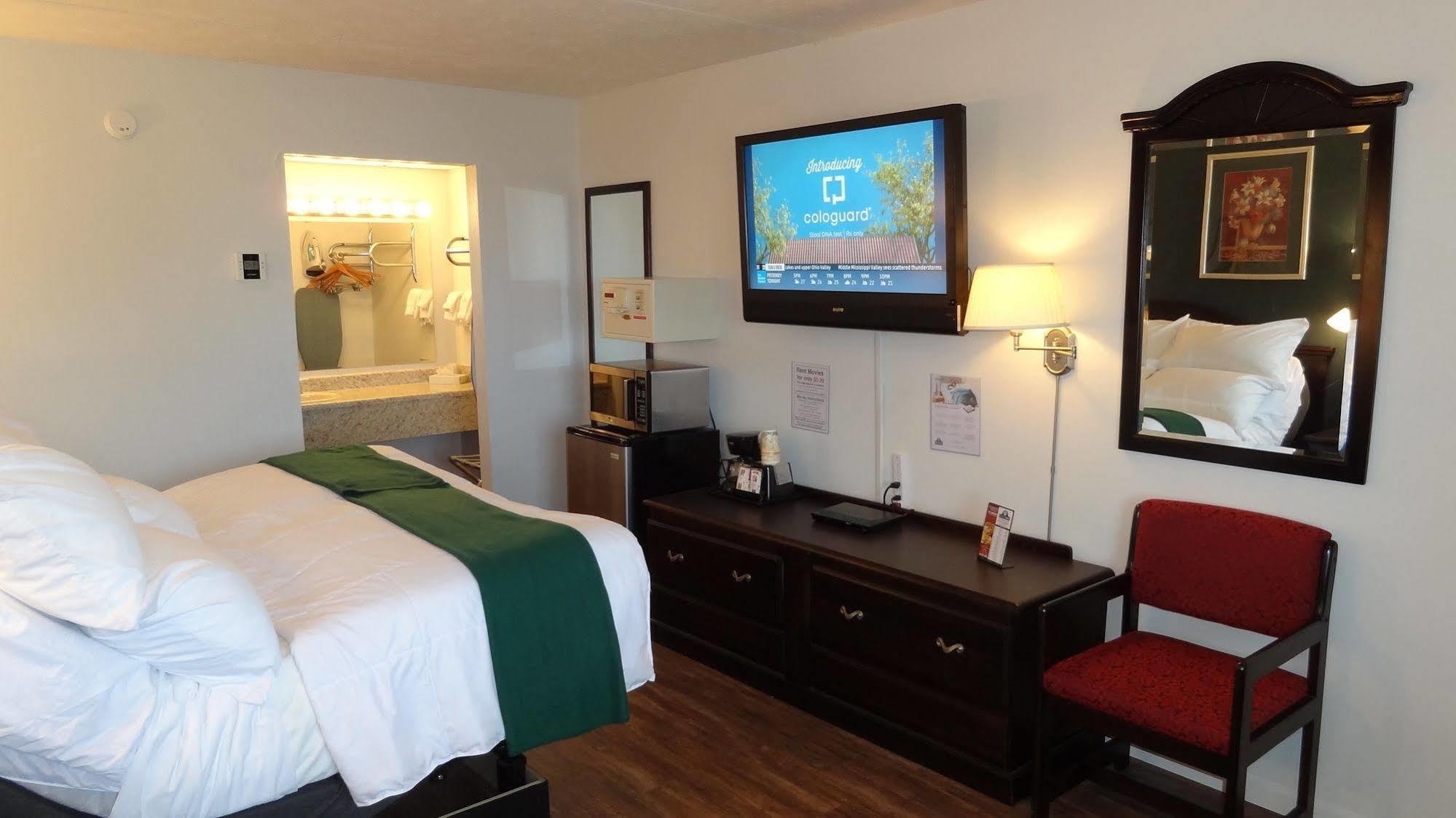 Motel Baymont By Wyndham Petoskey Exterior foto