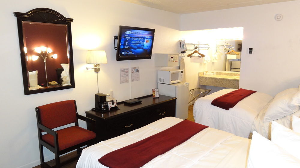 Motel Baymont By Wyndham Petoskey Exterior foto